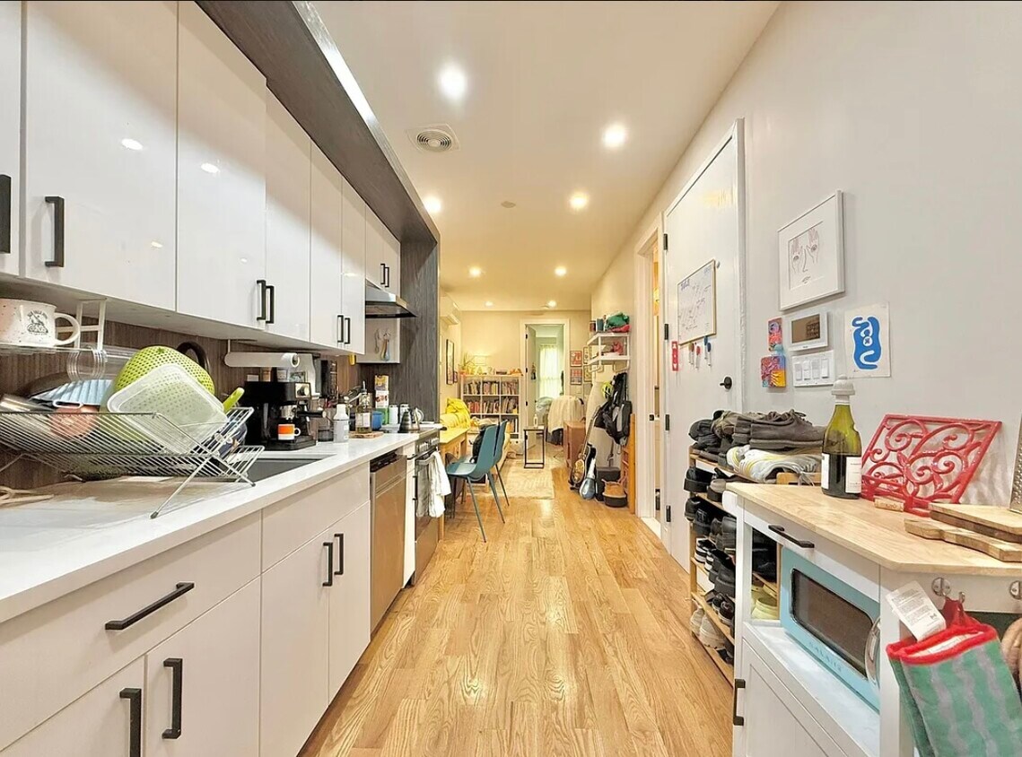 Primary Photo - 506 Onderdonk Ave