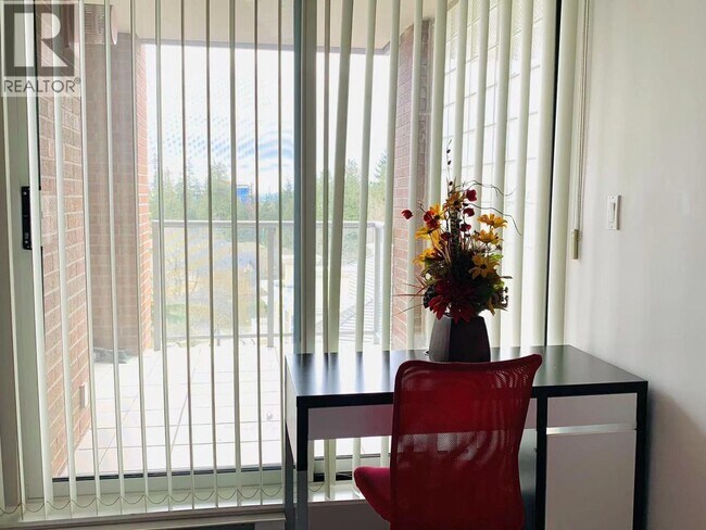 Photo du bâtiment - 5775 Hampton Pl