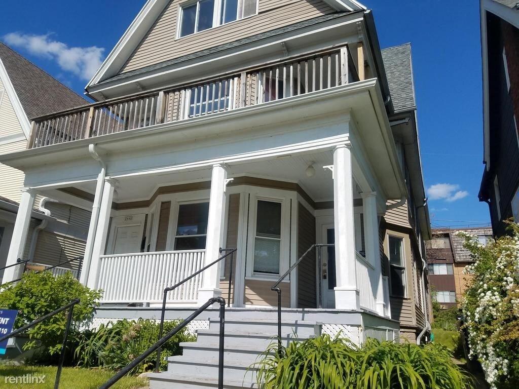 Primary Photo - 2638 N Farwell Ave