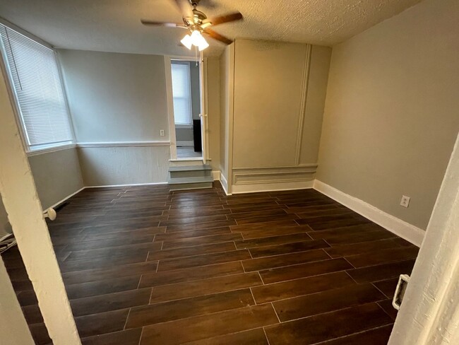 Building Photo - 1 bed 1 bath apartment w/laundry