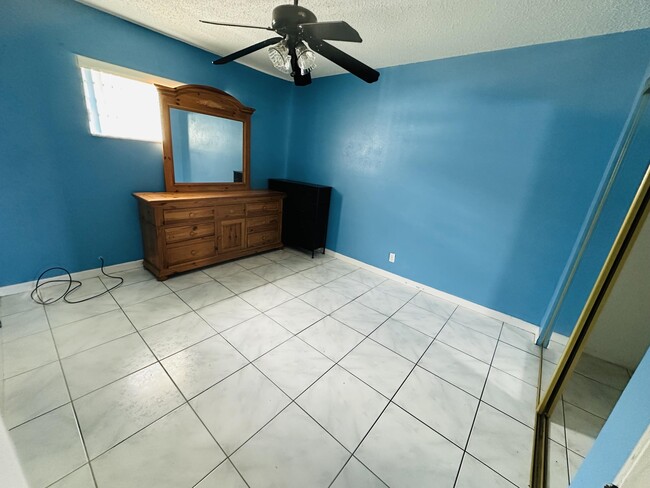 Building Photo - 1305 Gateway Dr