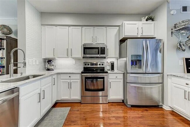 Foto del edificio - 375 Highland Ave NE