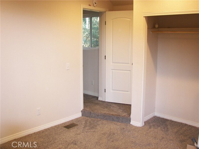 Foto del edificio - 24977 Crest Forest Dr