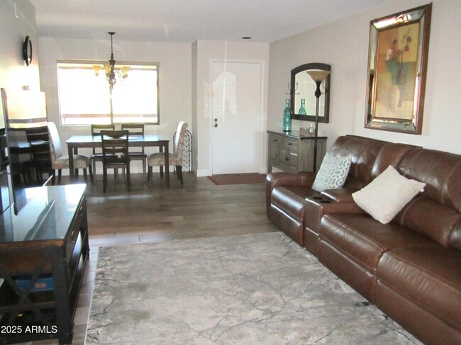 Foto del edificio - 4303 E Cactus Rd