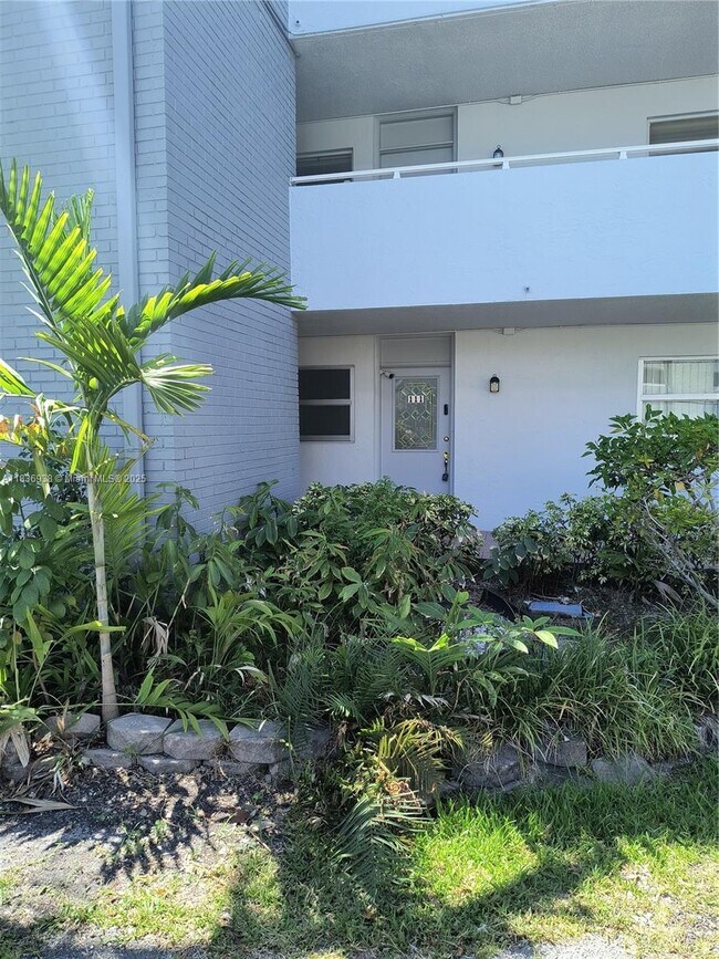 Foto del edificio - 3600 NE 170th St