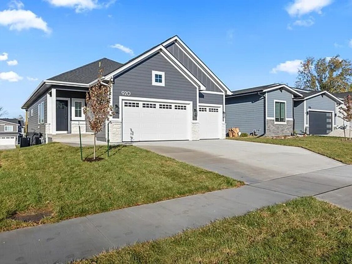 Primary Photo - Spacious 4-Bedroom Home in Quiet Polk City...