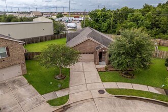 Building Photo - 8234 Hall View Dr