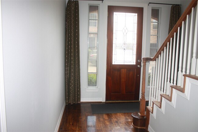 Building Photo - 3206 E Park At Beverly Hills