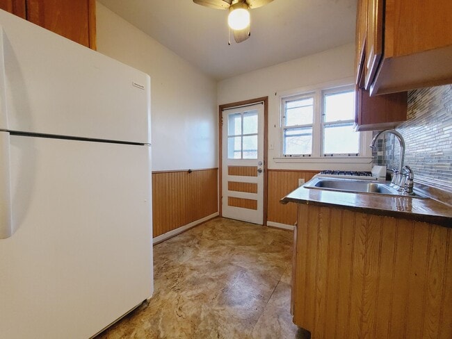 Building Photo - 1 bed 1 bath Apartment