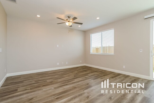 Building Photo - 1166 Victorian St