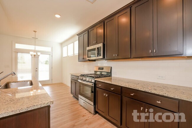 Building Photo - 305 Fairmont Ave