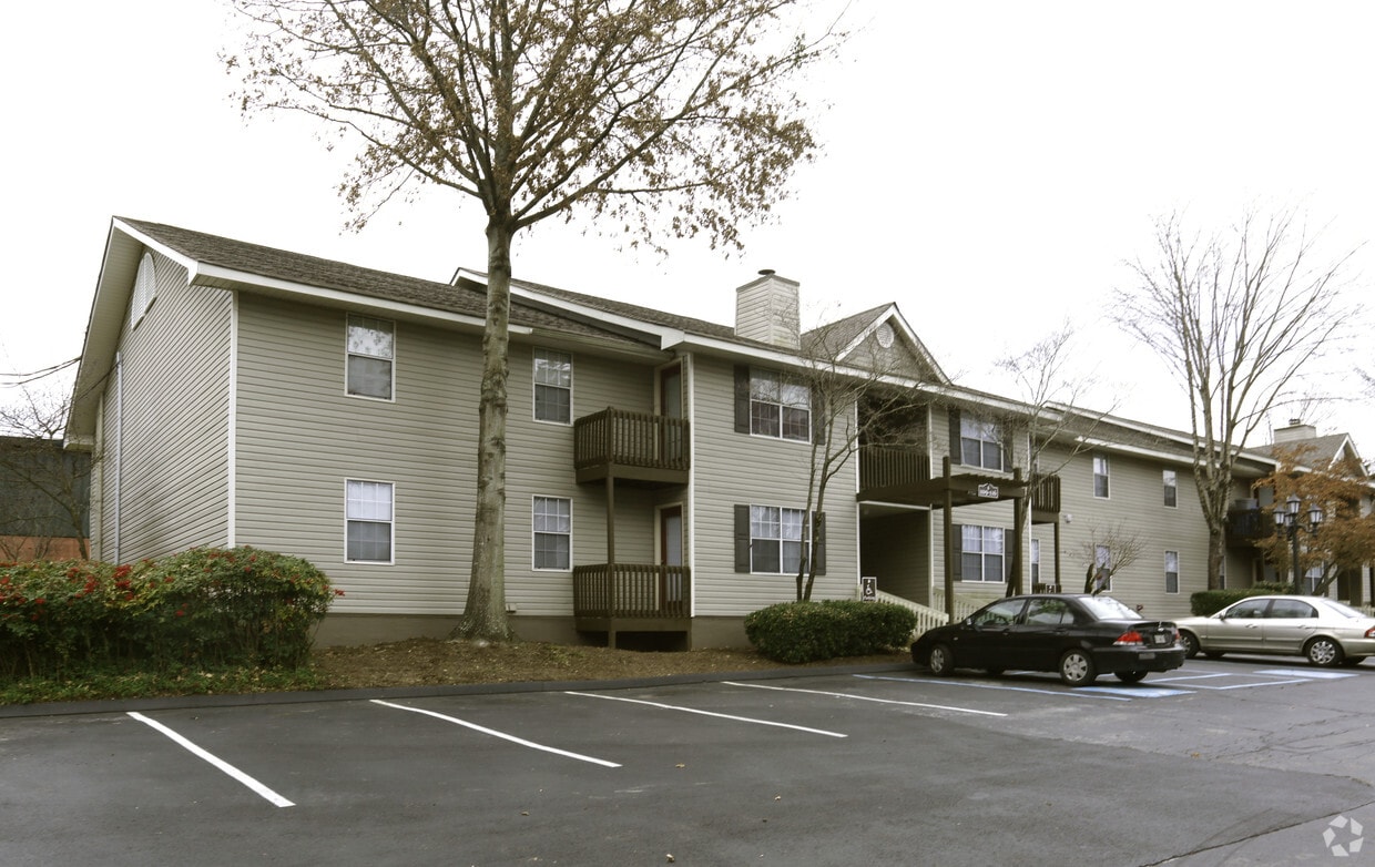 Primary Photo - Park Knoll Apartments