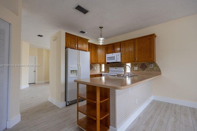 Foto del edificio - 6756 NW 69th Ct