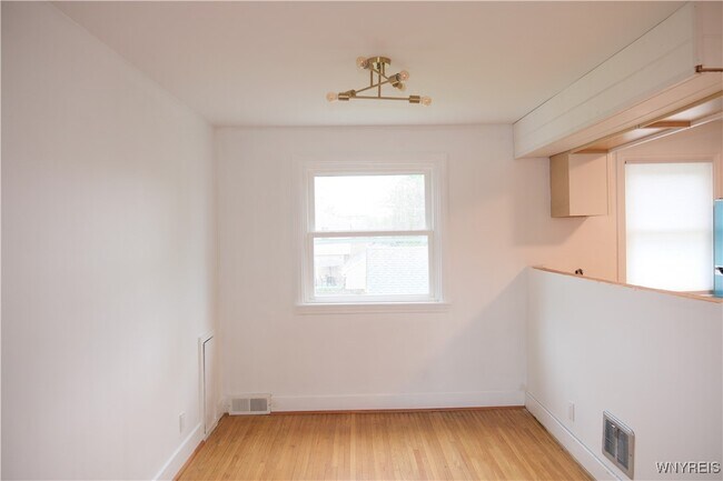 Foto del edificio - 28 Campbell Ave
