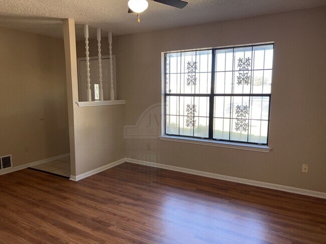 Building Photo - 3808 Peaks Dr