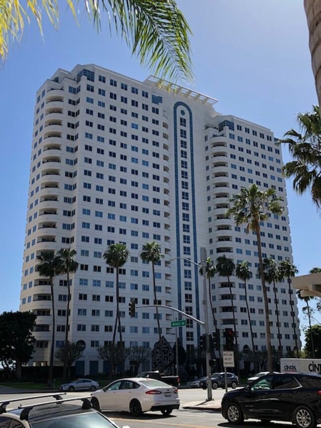 Building Photo - 525 E Seaside Way