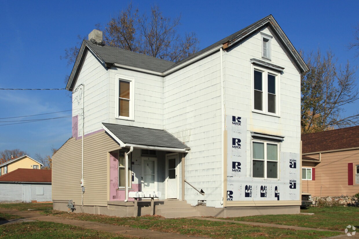 929 Virginia Ave, Clarksville, IN 47129 Apartments in Clarksville, IN
