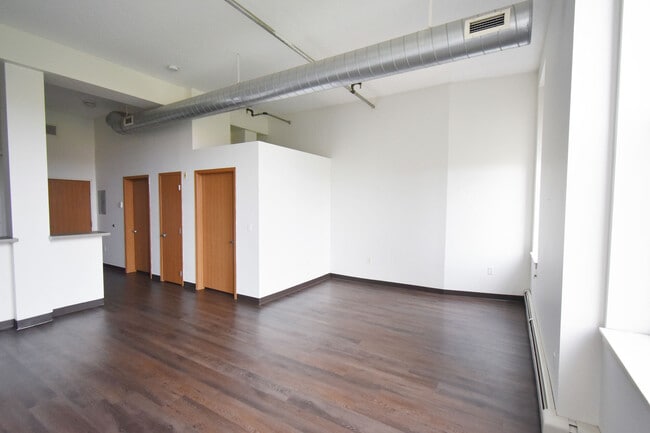 Building Photo - Straus Lofts