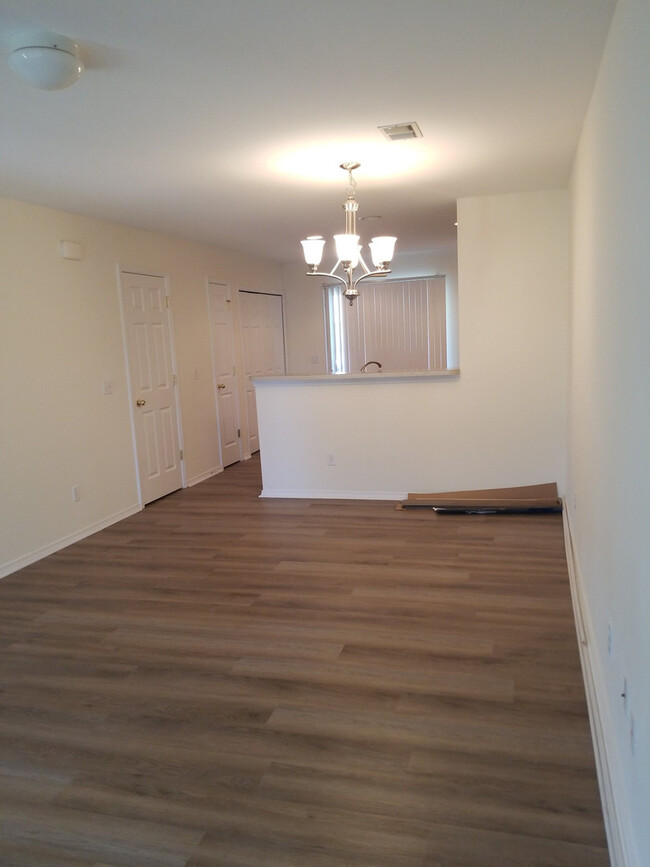 Building Photo - Two Bedroom Town Home in Godley Park