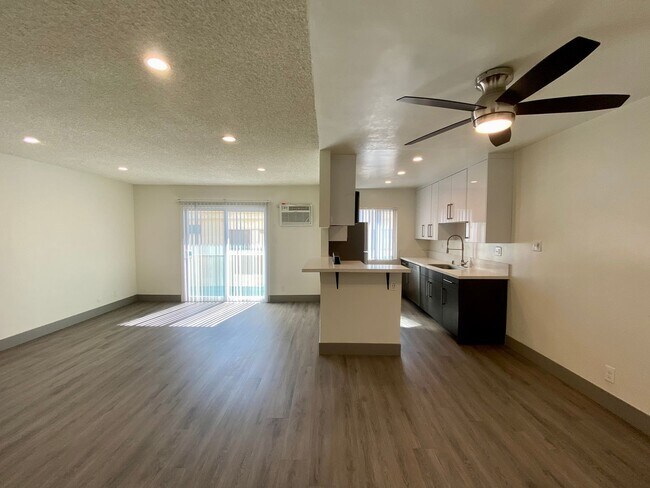Building Photo - 3611 Mentone Ave
