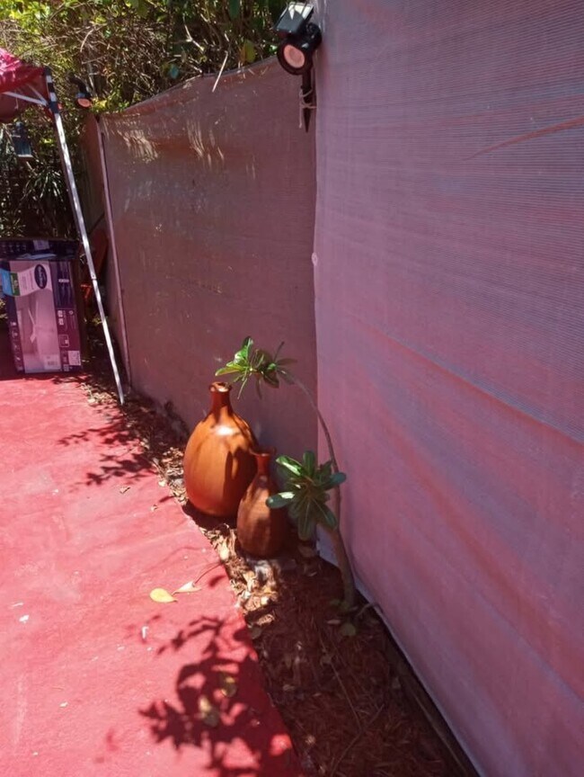 Foto del edificio - 385 NW 17th Ct