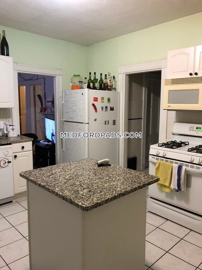 Building Photo - 32 Chester Ave