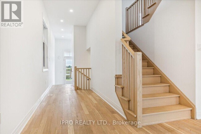 Photo du bâtiment - 925 Hickory Cres