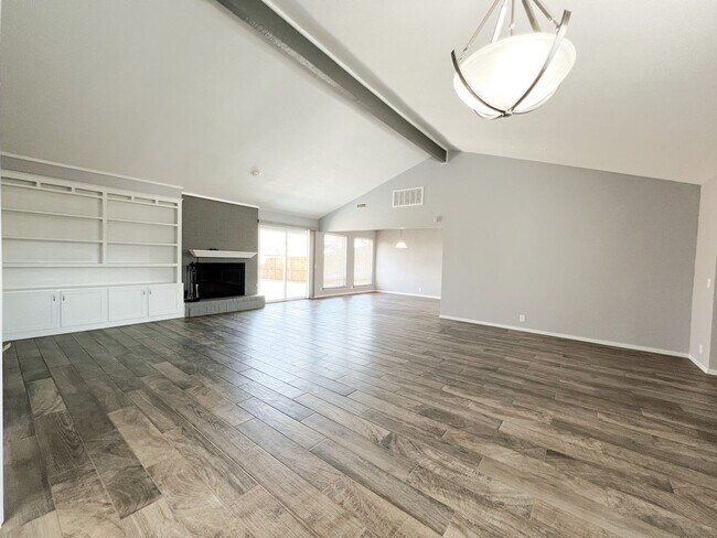 Building Photo - 12400 Doons Dr