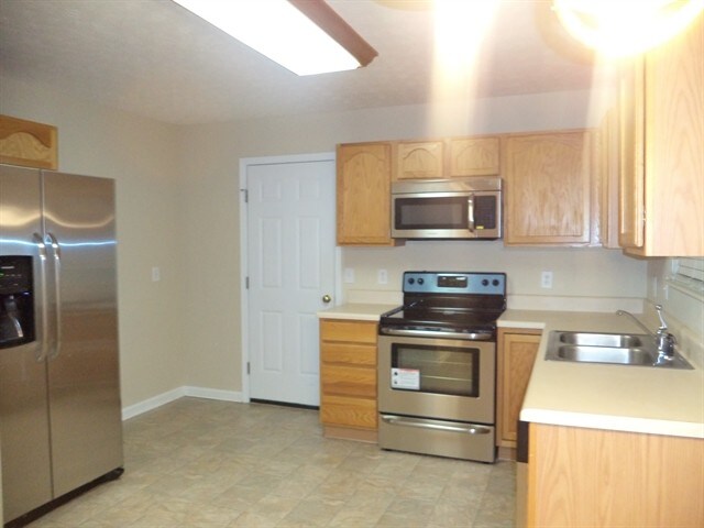 Building Photo - 4324 Aylesbury Dr