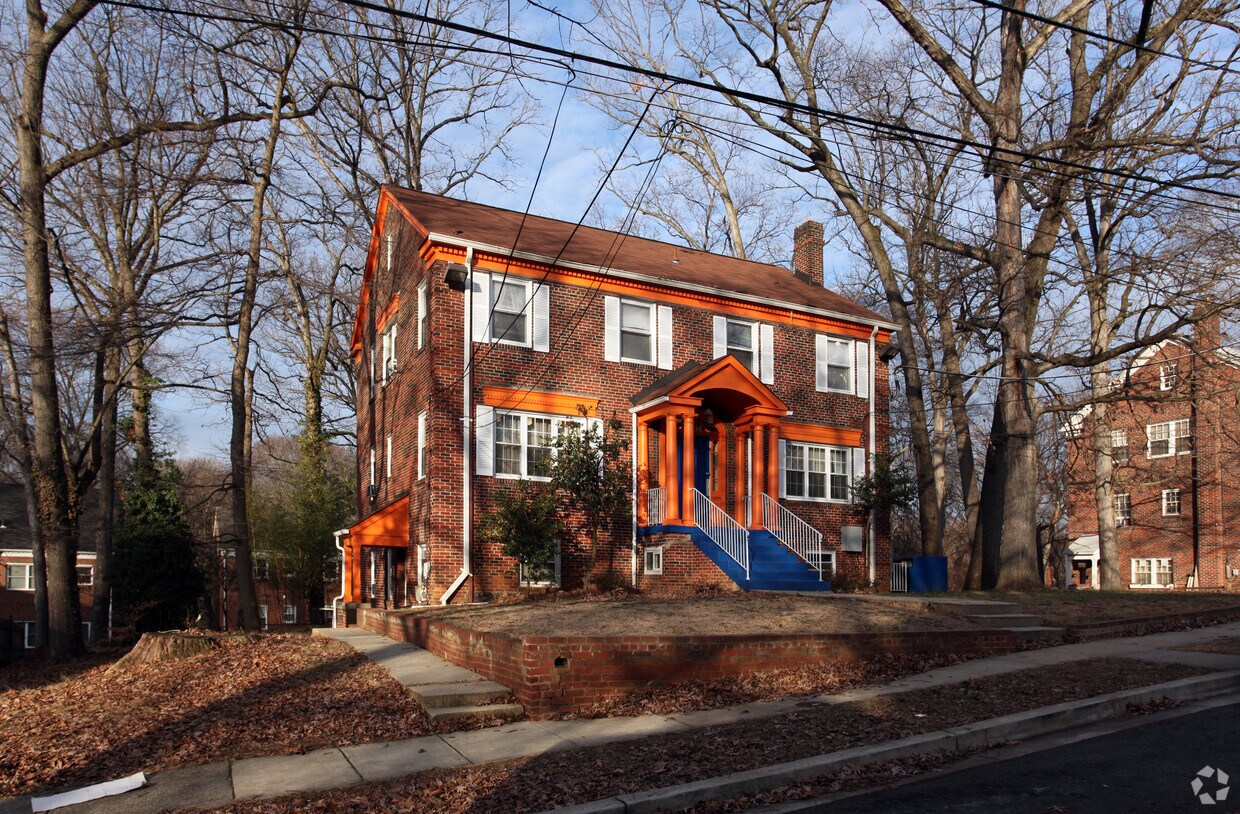 Primary Photo - 8304 Eastridge Ave