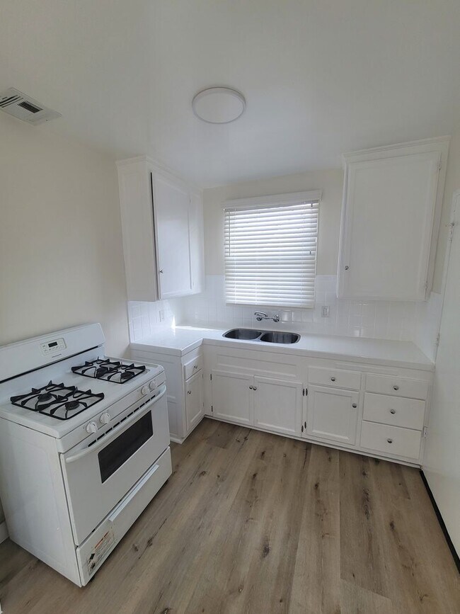 Building Photo - 2650-2652 Carson-GB (DMM1145)