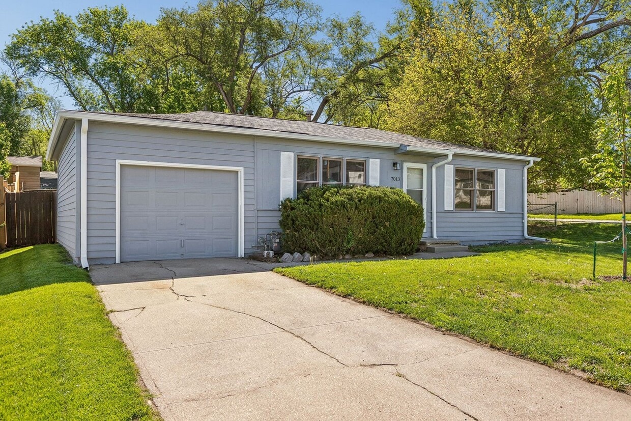 Photo - 7013 La Vista Dr - Super Clean Gem!!!