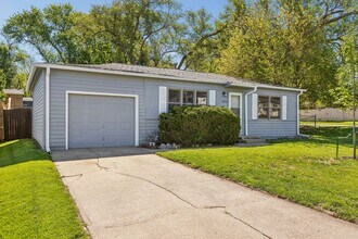 Building Photo - 7013 La Vista Dr