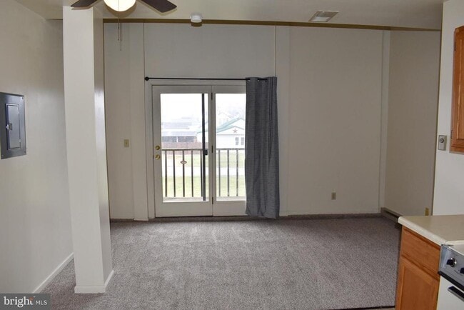 Building Photo - 1121 Stanley Ave