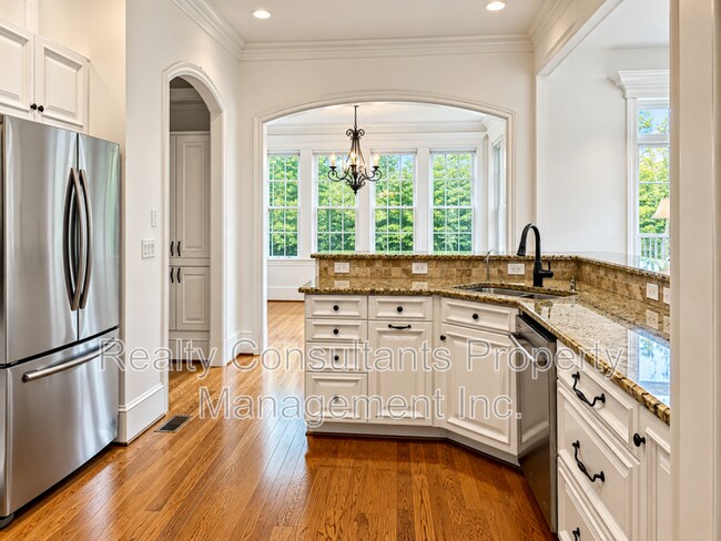 Foto del edificio - 7517 Henson Forest Dr