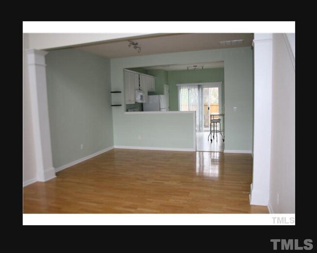 Building Photo - 504 Apricot Cir