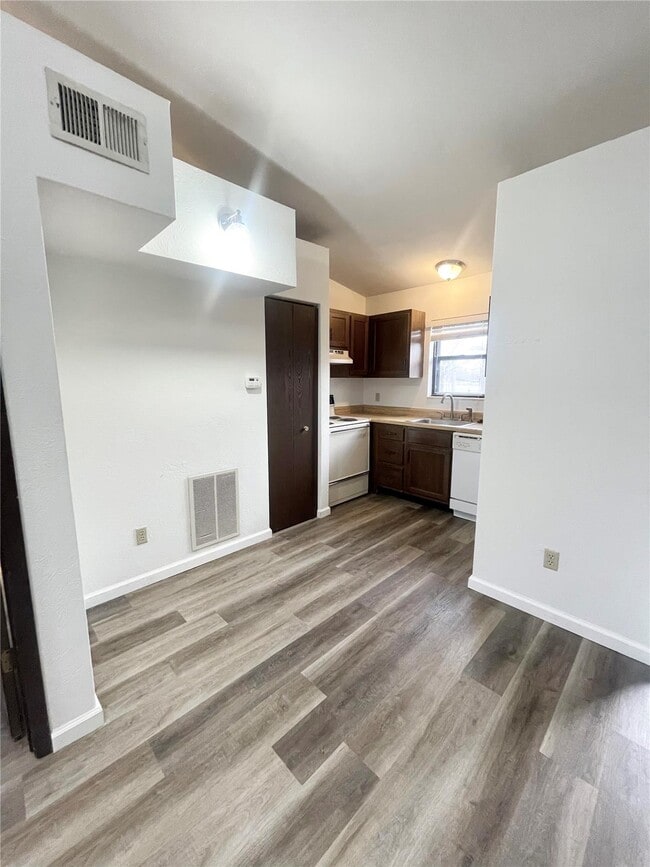 Building Photo - 128 Ashley Dr