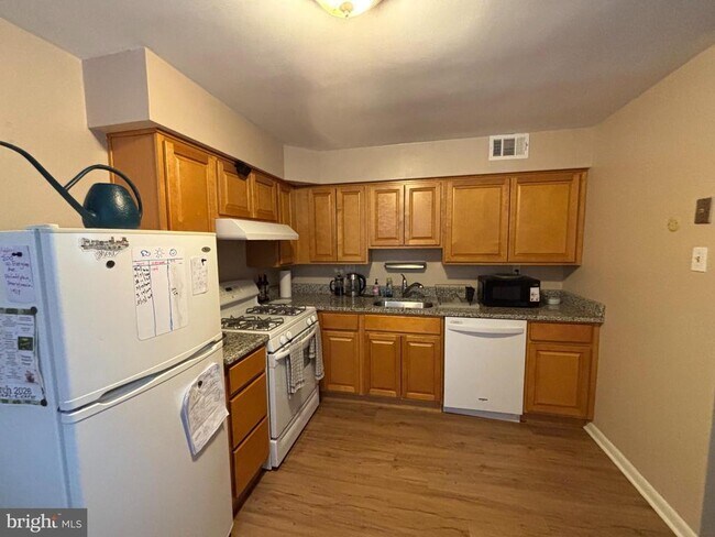 Foto del edificio - 200 W Evergreen Ave