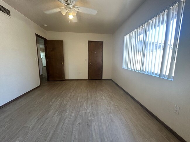 Photo - 2141 E Manhatton Dr House