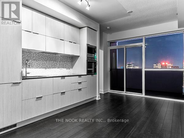 Building Photo - 318 Richmond St W