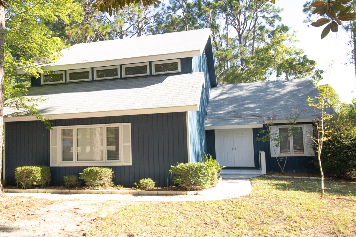Primary Photo - 214 Valley Rd