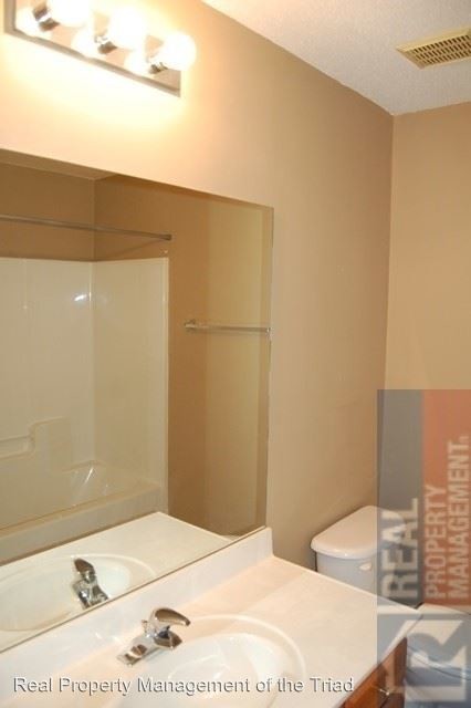 Foto del edificio - 2 br, 2.5 bath House - 3343 Victoria Park