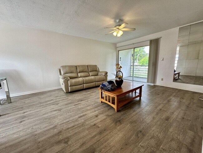 Building Photo - 17 Golfs Edge