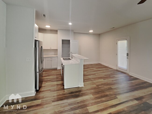 Building Photo - 923 Jupiter St