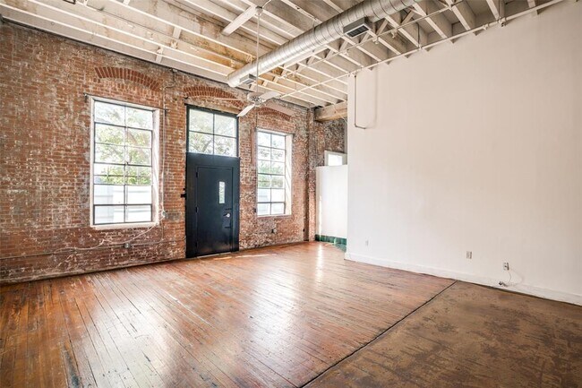 Foto del edificio - 3031 Clover St