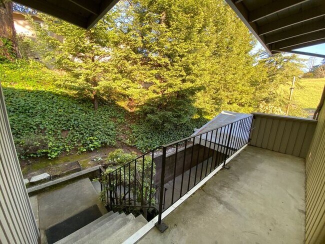 Building Photo - 957 Happy Valley Ct