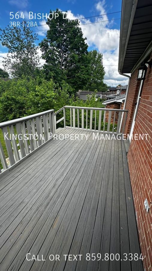 Building Photo - 3 Bedroom 1.5 Bathroom  Now Available!!