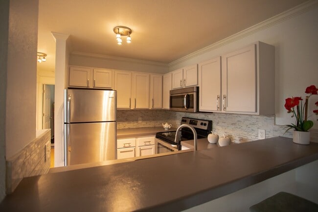 Building Photo - Garden Level Condo in North Boulder