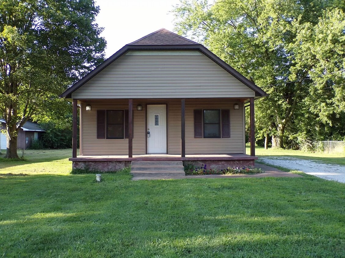 Primary Photo - 605 E Hamilton St