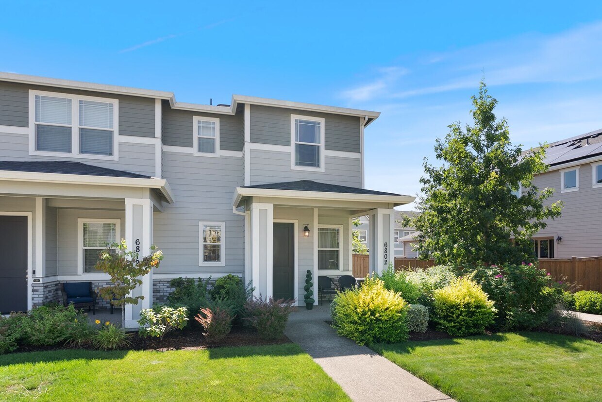 Foto principal - Beautiful 3-Bed, 3-Bath Home in Reeds Cros...